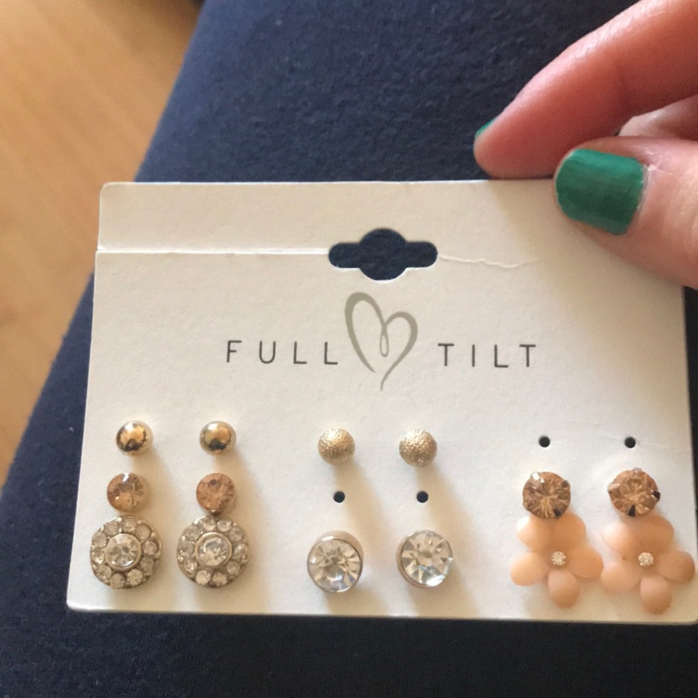 Full tilt earring set
